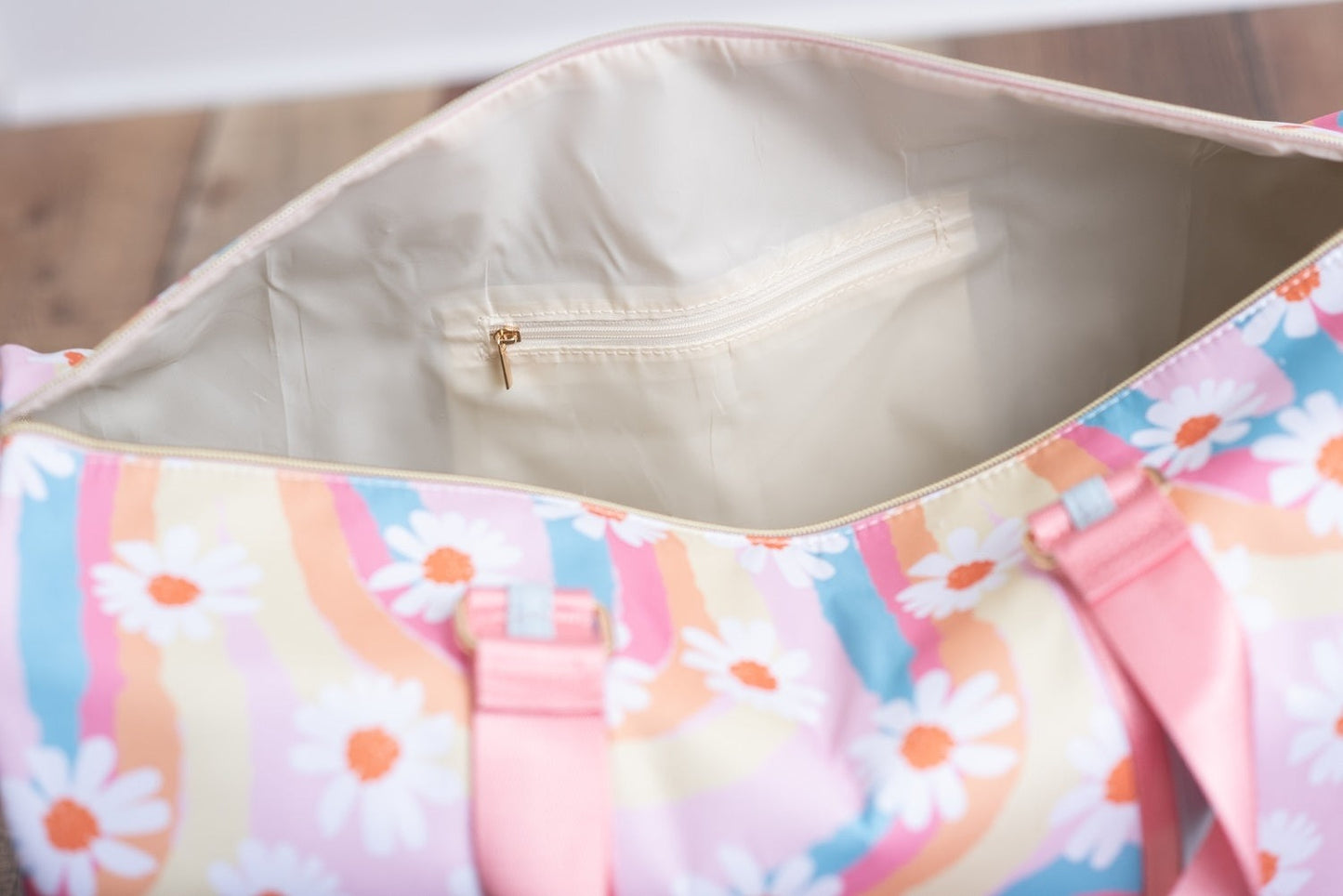 DAISY DAYS WEEKENDER