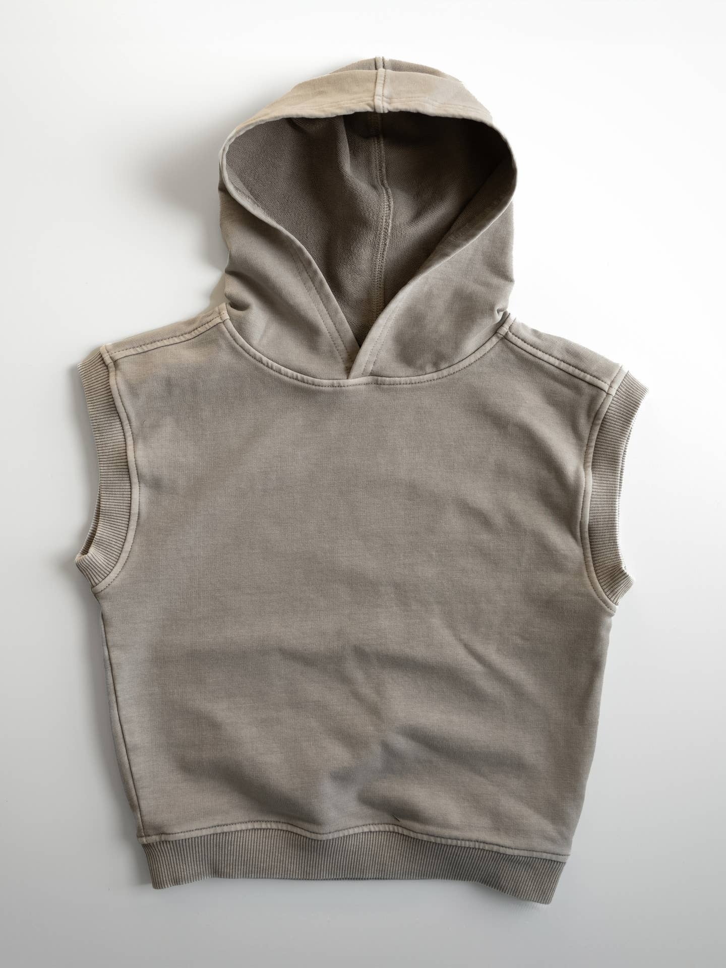 OFF DUTY SLEEVELESS WASHED HOODIE